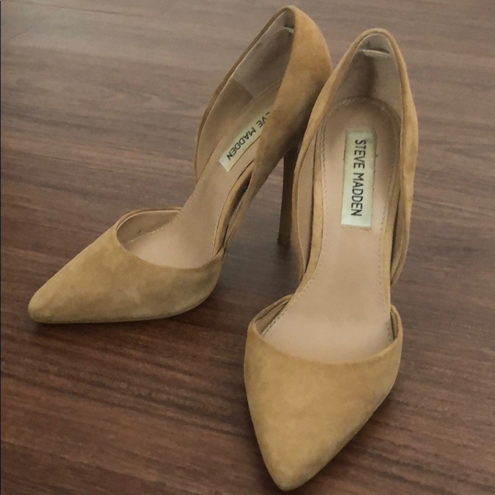 Steve Madden suede nude pumps